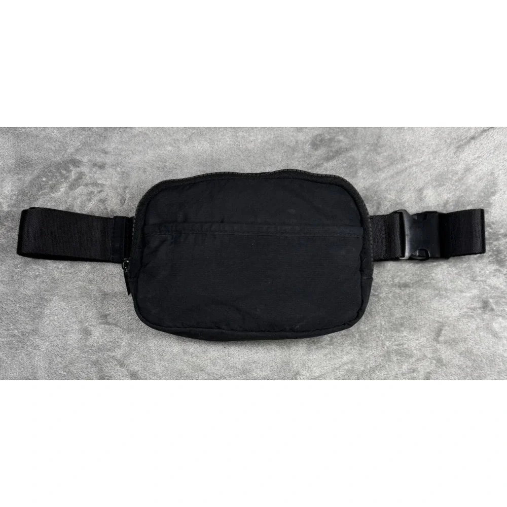 No Boundaries Everyday Belt Bag Waist Pack or Sling Black One Sz WM4059065-0523
